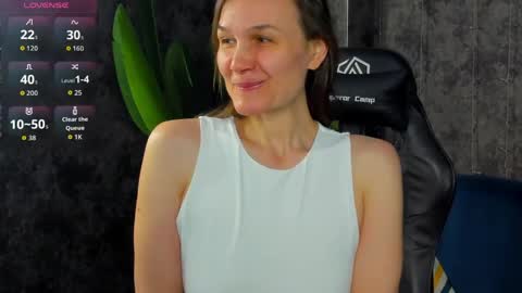 lillian_white1 online show from April 4, 1:04 am