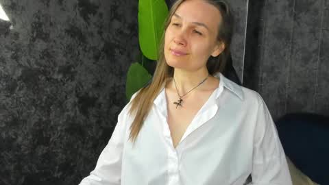 Snapshot of lillian_white1 chatting on April 25, 1:08 am lillian_white1 online show from April 25, 1:08 am