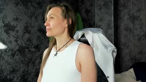 Snapshot of lillian_white1 chatting on May 5, 1:13 am lillian_white1 online show from May 5, 1:13 am