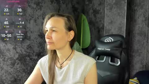Snapshot of lillian_white1 chatting on May 11, 1:00 am lillian_white1 online show from May 11, 1:00 am