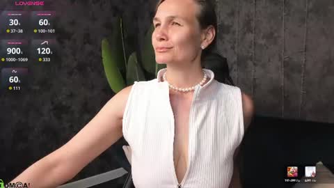 lillian_white1 online show from July 7, 6:47 am