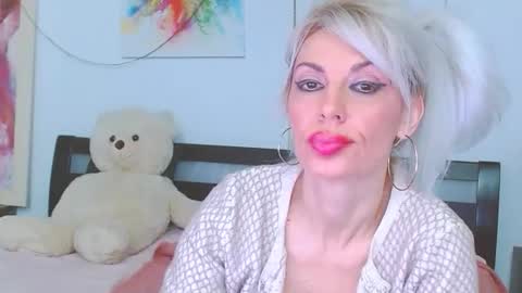 Lara online show from February 24, 1:03 am