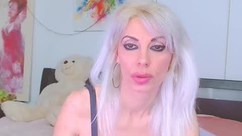 Lara online show from May 4, 9:22 pm