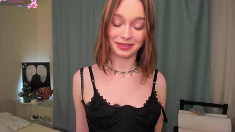 Snapshot of lillianperrys chatting on February 19, 8:38 pm Lily online show from February 19, 8:38 pm
