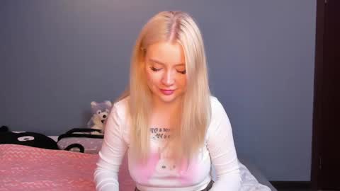 lillie_berry online show from April 15, 4:41 am