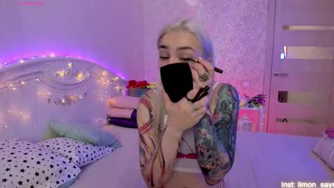 LilliMoore online show from September 17, 1:29 am