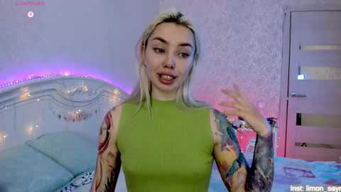 LilliMoore online show from December 2, 12:49 am