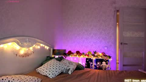 Snapshot of lillimooore chatting on May 3, 11:22 pm LilliMoore online show from May 3, 11:22 pm