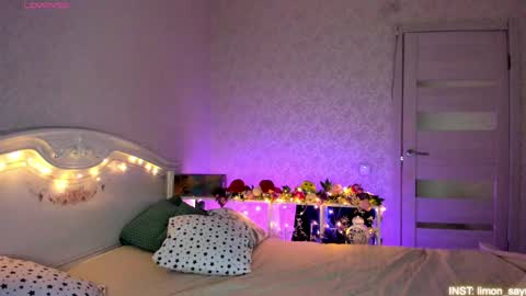 Snapshot of lillimooore chatting on May 11, 12:16 am LilliMoore online show from May 11, 12:16 am
