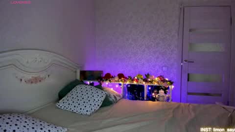 Snapshot of lillimooore chatting on May 21, 11:45 pm LilliMoore online show from May 21, 11:45 pm