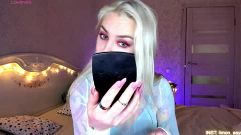 Snapshot of lillimooore chatting on May 24, 11:54 pm LilliMoore online show from May 24, 11:54 pm