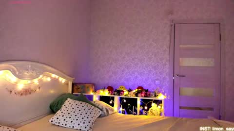 Snapshot of lillimooore chatting on June 1, 11:50 pm LilliMoore online show from June 1, 11:50 pm