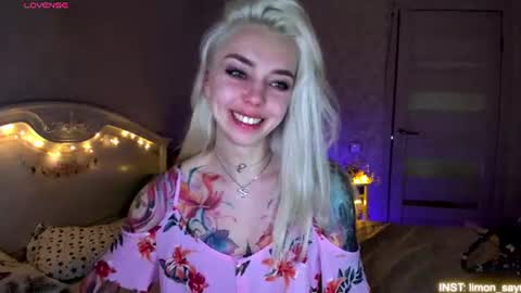 Snapshot of lillimooore chatting on June 14, 11:07 pm LilliMoore online show from June 14, 11:07 pm