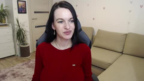 lilliyves online show from May 20, 6:25 pm