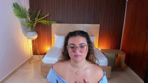 Snapshot of lilly_ass chatting on February 17, 10:47 pm L I L L Y online show from February 17, 10:47 pm
