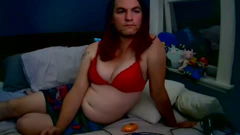 Snapshot of lilly_bay chatting on June 12, 7:18 am Lilly online show from June 12, 7:18 am