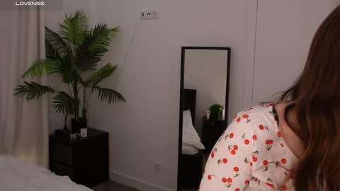 Lilly Colins online show from January 5, 1:58 pm