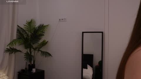 Lilly Colins online show from January 17, 9:39 pm