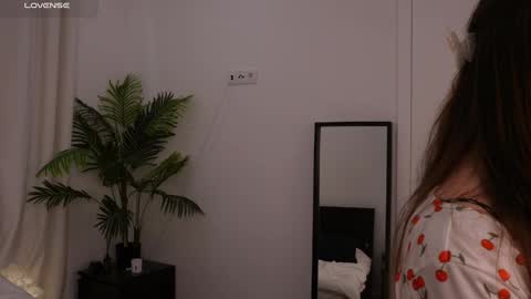 Lilly Colins online show from January 18, 9:02 pm