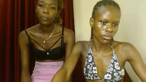 Snapshot of lilly_freak chatting on September 18, 9:00 am Des online show from September 18, 9:00 am