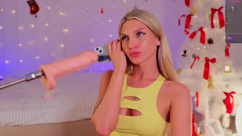 lilly_lux online show from January 9, 4:43 pm