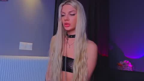 lilly_lux online show from May 30, 1:08 pm