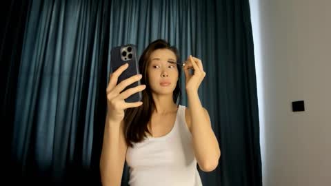 Snapshot of lilly_sweeet chatting on February 22, 3:51 am lilly online show from February 22, 3:51 am