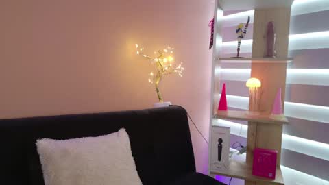 lilly_sweet02 online show from August 9, 9:09 pm