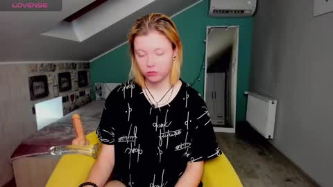 Lilly Depp online show from December 19, 1:07 pm