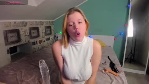 Lilly Depp online show from December 19, 9:28 pm