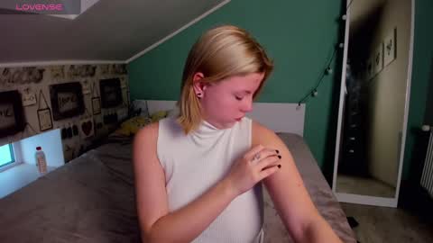 Lilly Depp online show from December 30, 8:43 am