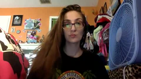 hi guys im back on here 3 online show from May 8, 8:47 pm
