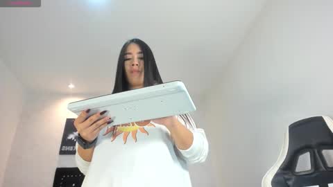 Snapshot of lillypalmer chatting on October 1, 1:17 pm Lilly online show from October 1, 1:17 pm
