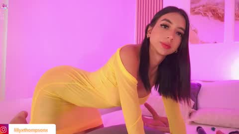 Snapshot of lillythompson_ chatting on November 8, 8:40 pm Lilly Thompson online show from November 8, 8:40 pm