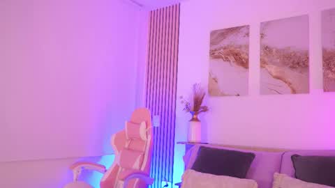 Lilly Thompson  online show from February 2, 11:03 pm