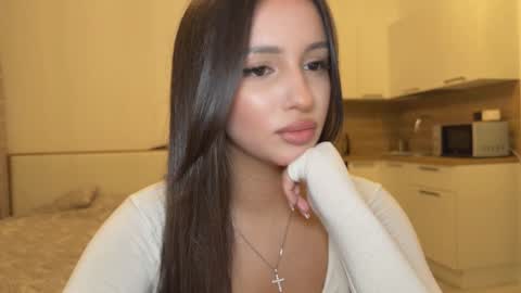 Mia online show from August 7, 6:54 pm