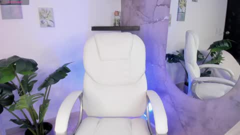  Lilo  online show from April 14, 8:48 pm