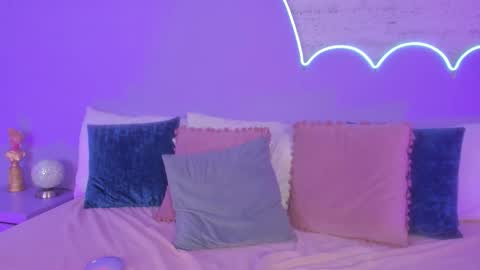 Lilou online show from November 8, 12:05 pm