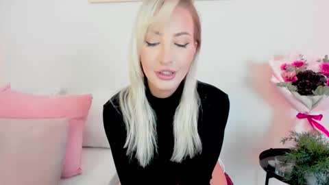 Lilou  online show from November 4, 12:26 pm