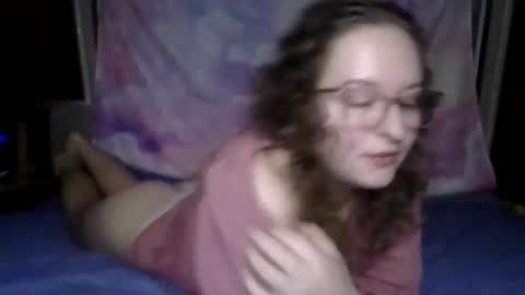 Snapshot of lilpies chatting on December 11, 3:35 am LilPies online show from December 11, 3:35 am