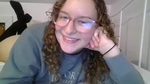 Snapshot of lilpies chatting on December 19, 12:02 am LilPies online show from December 19, 12:02 am