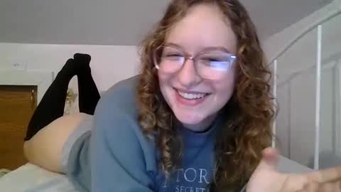 Snapshot of lilpies chatting on December 19, 5:08 pm LilPies online show from December 19, 5:08 pm