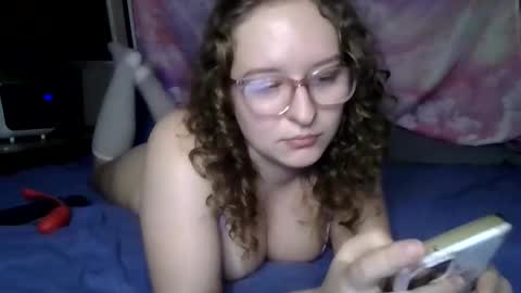 Snapshot of lilpies chatting on December 29, 4:38 am LilPies online show from December 29, 4:38 am