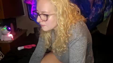 Snapshot of lilpies chatting on November 30, 6:06 am LilPies online show from November 30, 6:06 am