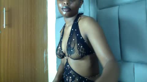 lilpretty16 online show from July 1, 2:40 pm
