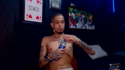 Snapshot of lilray99 chatting on December 28, 10:34 pm ONLYFANS online show from December 28, 10:34 pm
