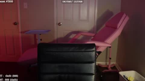 Snapshot of lilst0rm chatting on February 15, 6:33 am lil or red online show from February 15, 6:33 am