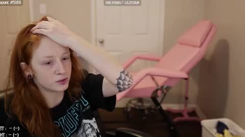 Snapshot of lilst0rm chatting on February 26, 1:52 pm lil or red online show from February 26, 1:52 pm