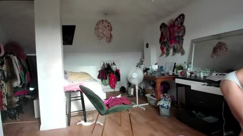 lilvenice7 online show from June 27, 6:24 pm