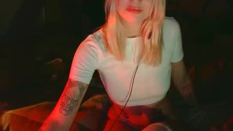 Snapshot of lily_angel777 chatting on January 14, 8:25 pm lily_angel777 online show from January 14, 8:25 pm